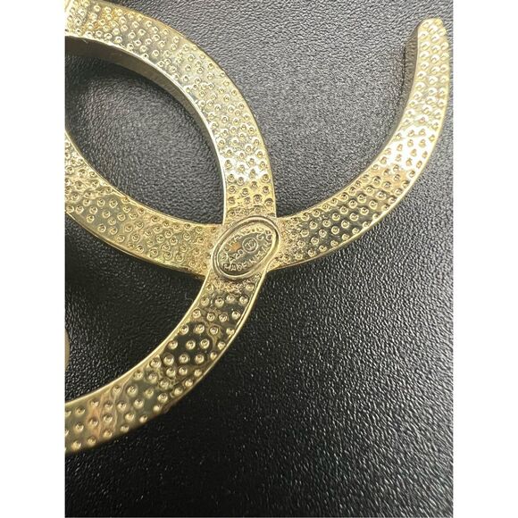 ⚡CLOSET CLEAR-OUT: PRICE DROP⚡Cc brooch pin faux pearl and rhinestones gold tone - Picture 9 of 10